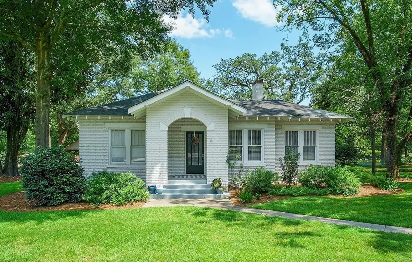 Historic Charm in the Oaks - Image 1