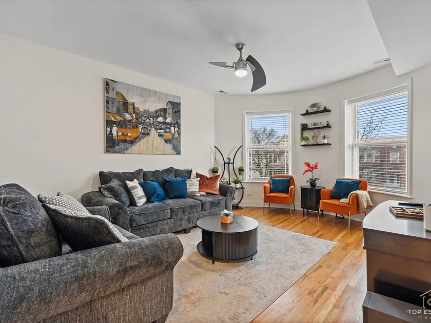 Comfortable 3BR Near UChicago & 15 min to Downtown - Image 1