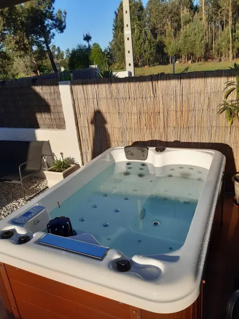 Luxury Romantic Retreat with Hot Tub & Pool - Image 1
