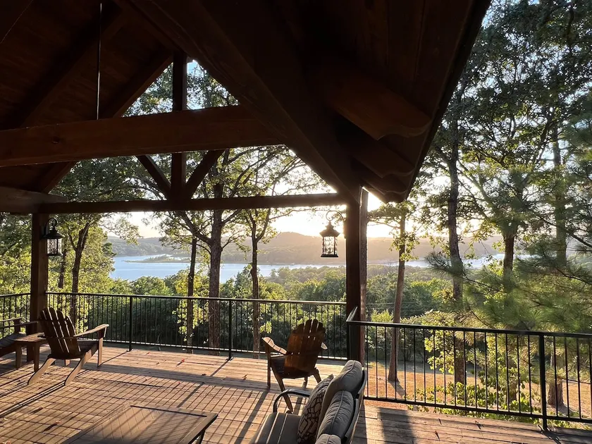 The Lofty Cabin at Pettit Bay - Image 1