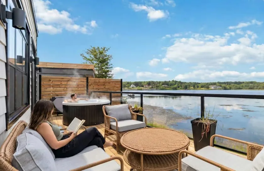 OceanFront #12 HotTub Private Deck waterfront BBQ - Image 1