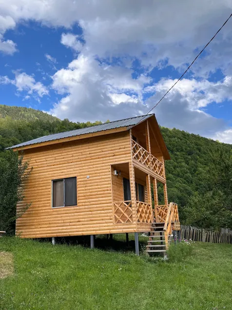 Andria’s Wooden Hut - Image 1