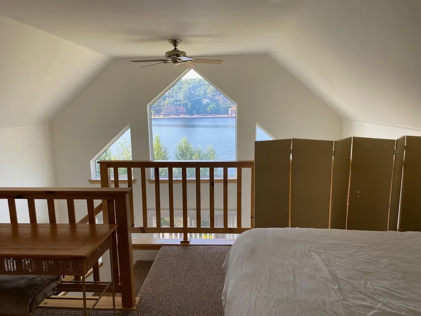 Modern 1 bedroom loft with view of Portage Lake - Image 1