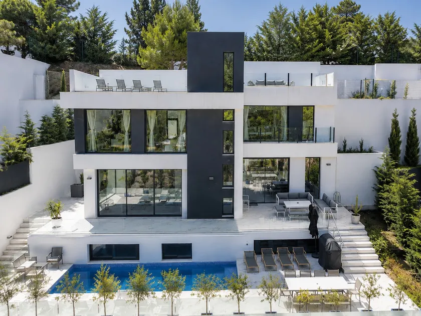Luxury - Sea City Mountain Views, Gym SaltPool BBQ - Image 1