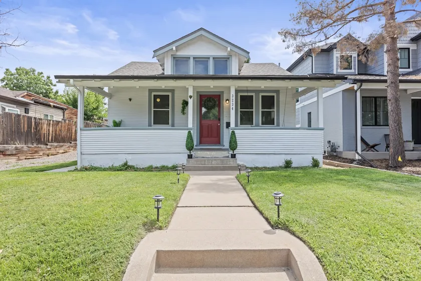 Cozy & Charming Craftsman | Prime Location | 4BD - Image 1