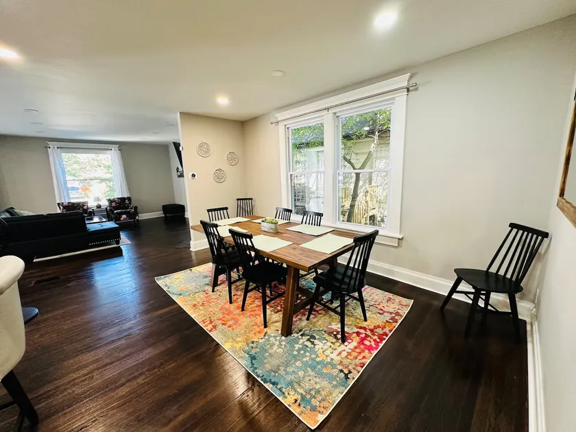 Spacious Modern House in Dwntwn Delaware! - Image 1