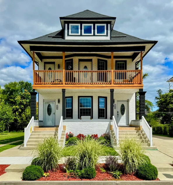 Oasis Collection: Entire Triplex - Image 1