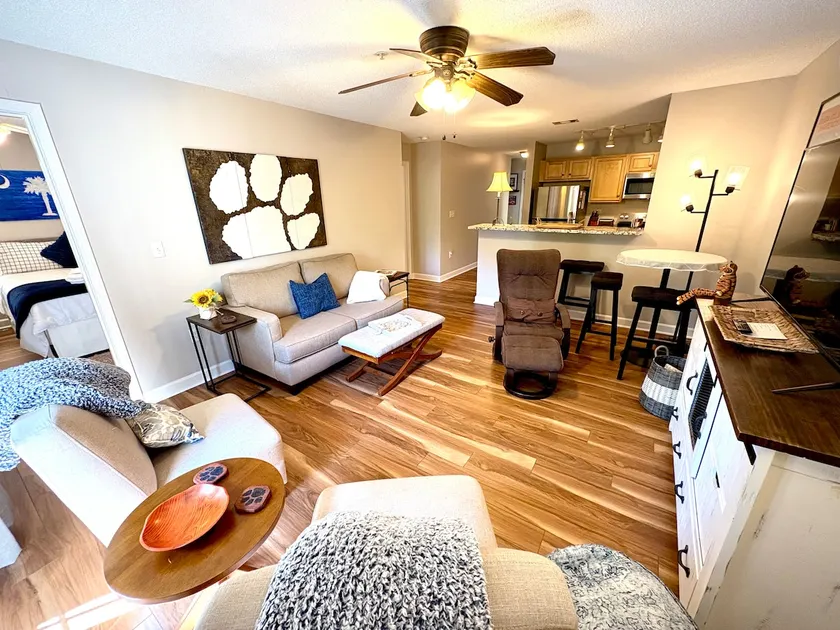 Lodge on Hartwell 3 BR/3Ba -1 Mile to Clemson Univ - Image 1
