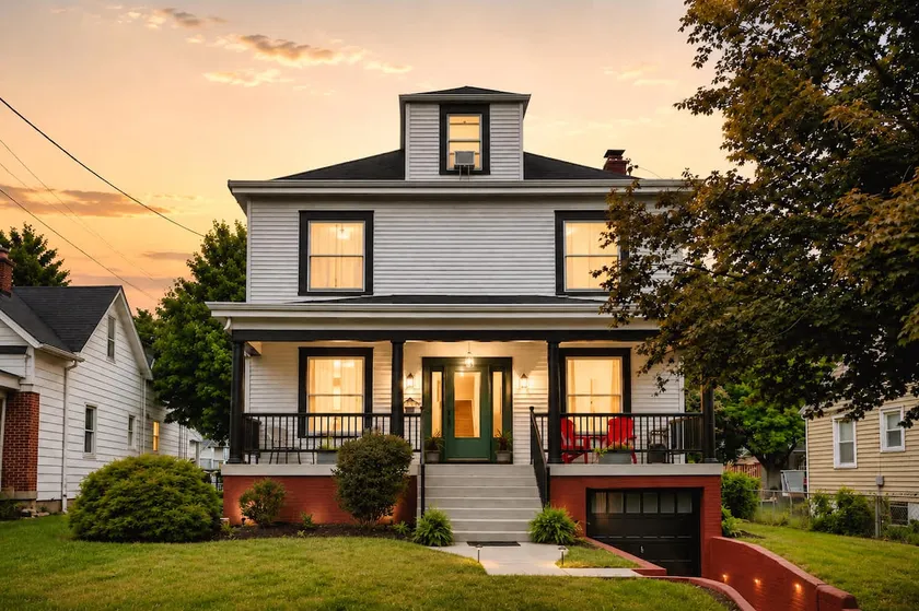 Stylish Retreat | Perfect Location | Spacious Yard - Image 1