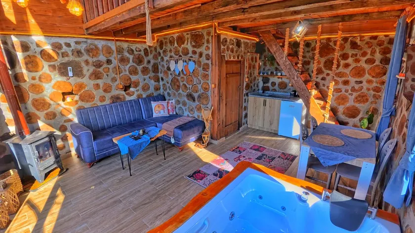 Miladi Suit Bungalow - Image 1