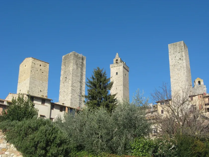 A stone's throw from the towers - Image 1