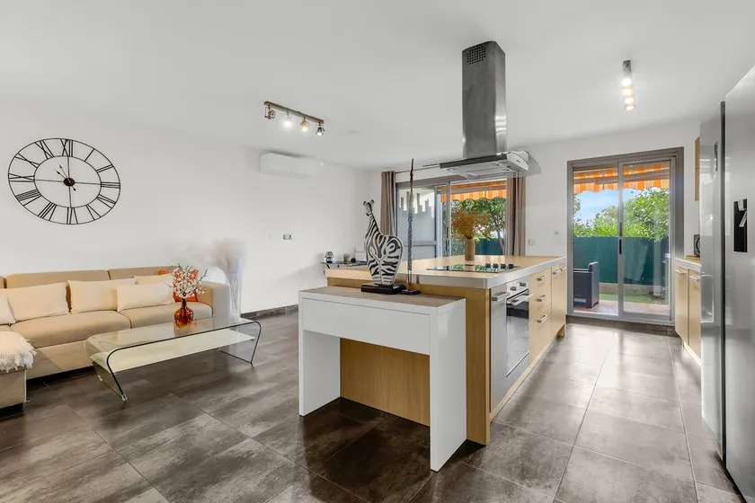 Bright Design Apt • Terrace • Prvt Parking • WiFi - Image 1
