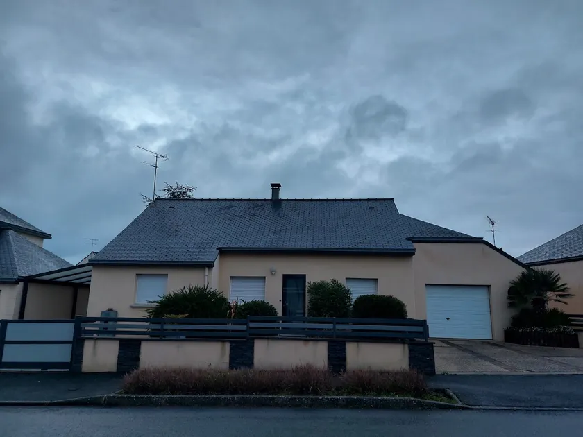 Two-bedroom house for rent - Image 1