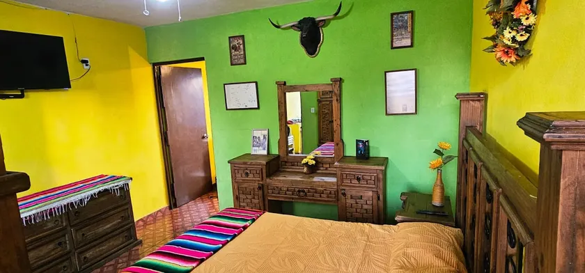 House in downtown area of the city - Image 1