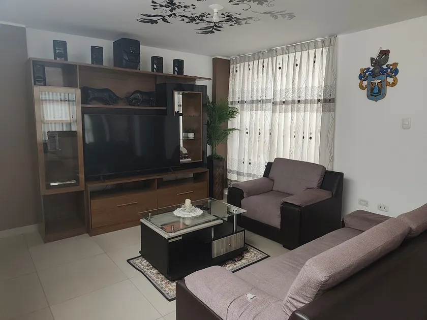 Panoramic view, 3 bedrooms, private bathrooms and garage - Image 1