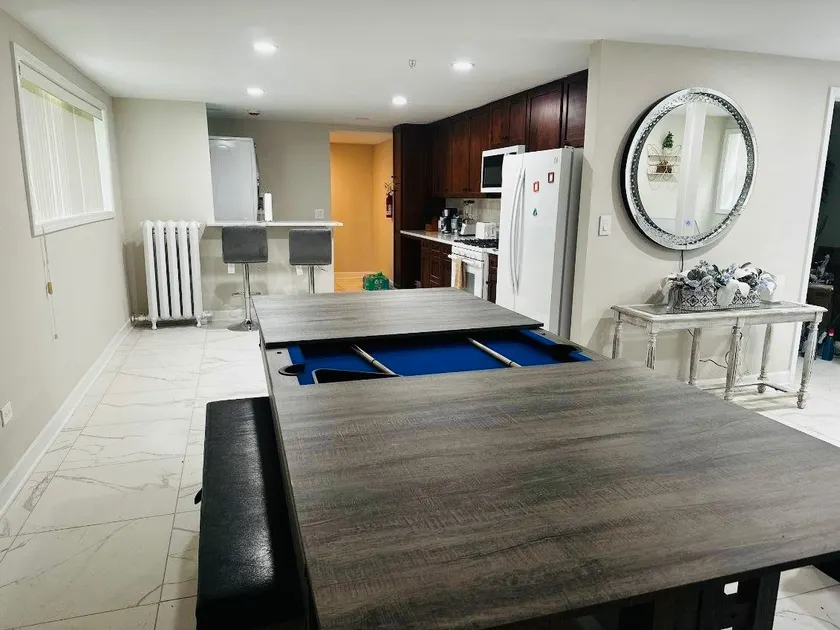 Waukegan Apartment - Pool Table 5 mi to Naval Base - Image 1