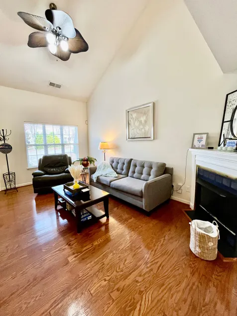 Cozy & Spacious home in GSO,NC - Image 1