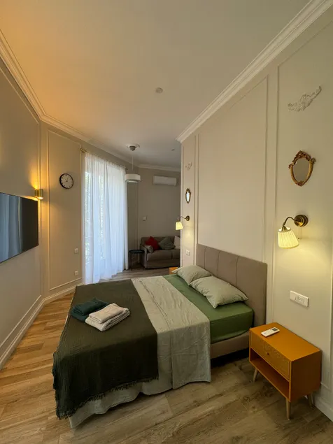 Hyper Center Cozy Parisian Studio New! - Image 1