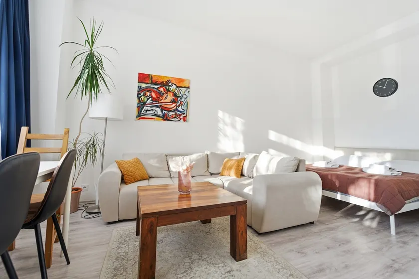 Apartment| 2 bedrooms| raised ground floor - Image 1