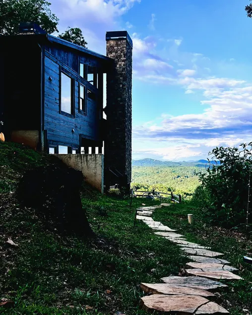 Over The Top Hideaway - Entire House - Image 1