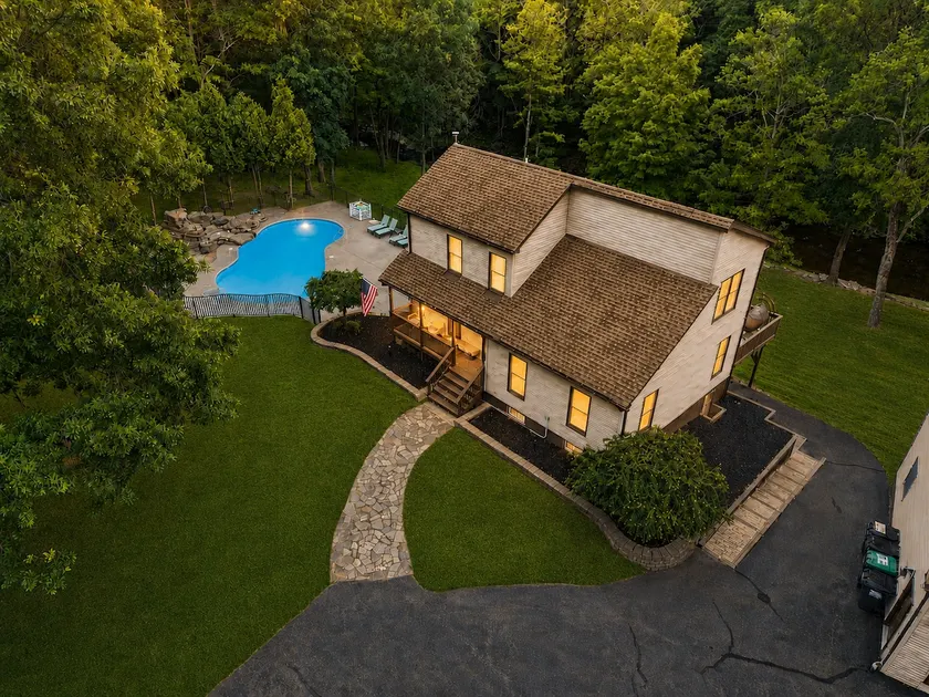 Private Oasis | Pool | Steam Room | 5 min to Town - Image 1