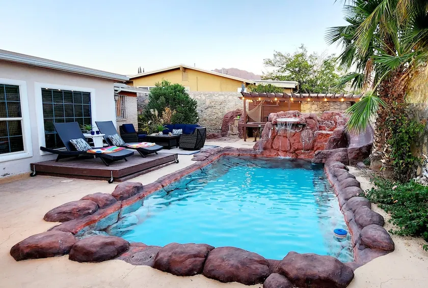 Big Family! -West Side, 5 Bedroom, 7 Bed - Image 1