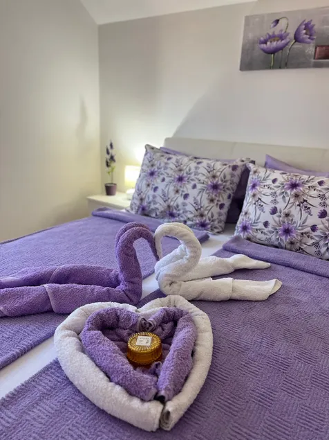 Lily Dream Flat - Image 1