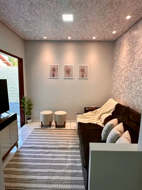 Fully equipped house, ample parking, and private - Image 1