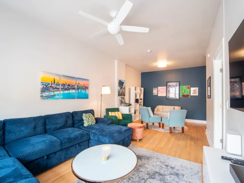 Spacious 2Bed2Bath with Parking, Wrigley Field - Image 1