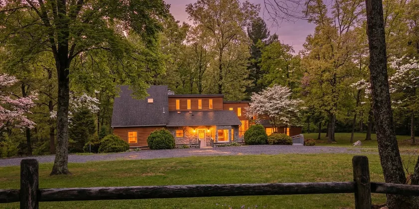 Private Retreat for 13 - Hot Tub, Sauna & More - Image 1