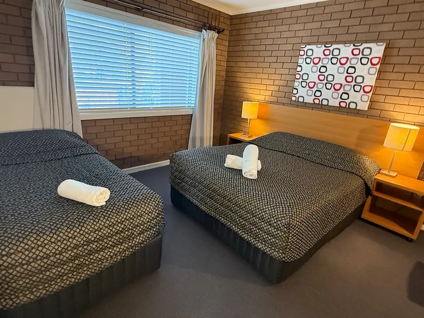 One Bedroom Apartment- Parkview Motor Inn - Image 1