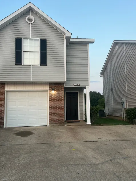 Lakeside Townhome in Starkville - Image 1
