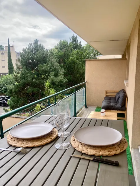 Quiet courtyard studio - terrace & private parking - Image 1