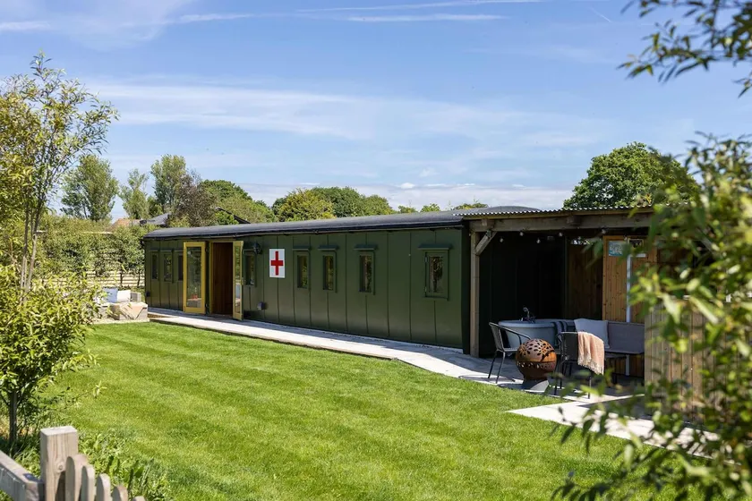 Beautifully Restored WW2 Carriage - Sleeps 6 - Image 1