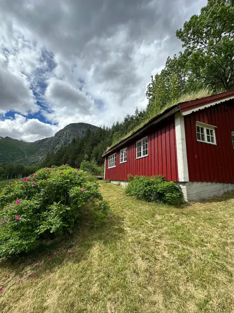 Rural cottage Øverås, Eresfjord - Image 1