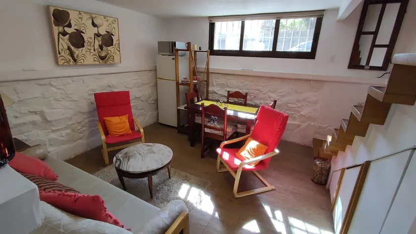 Independent apartment in a house - Image 1