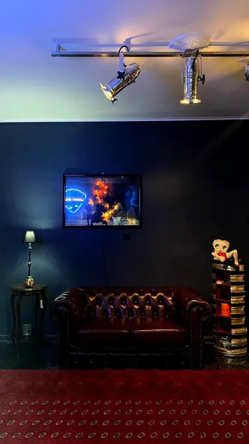 Sarakin's Mansion Luxury Retreat - Image 1