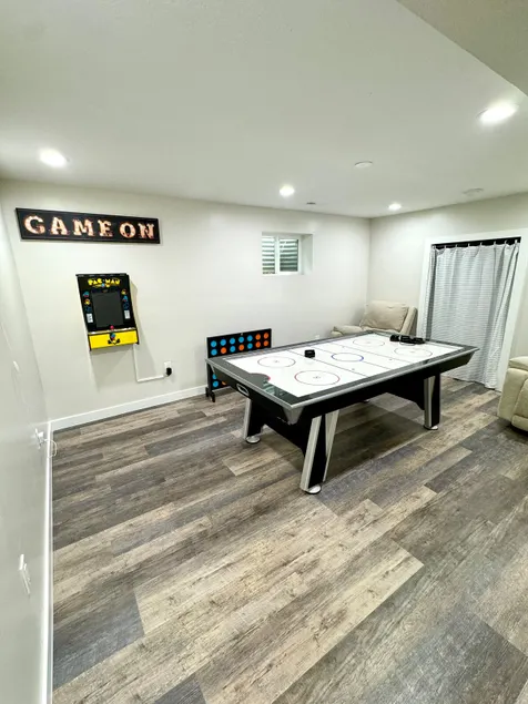 5BR/3BTH Sleeps 12 Near SUU & Temple | Game Room - Image 1