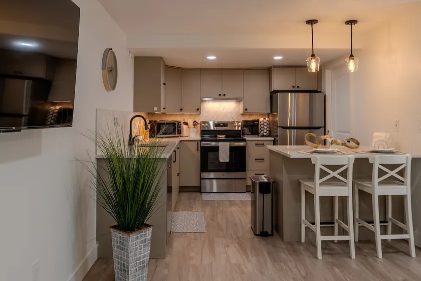 Modern Private Suite | Self Check-In + Parking - Image 1