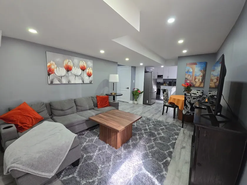 Entire 2BR Suite | Full Kitchen | Free Parking - Image 1