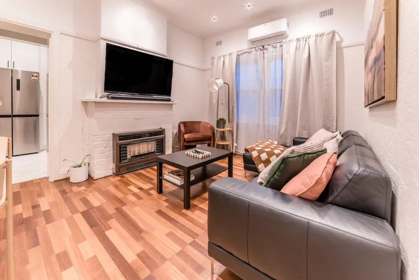 3BR Glen Iris Gem – Sleeps 8, Near Train & Freeway - Image 1
