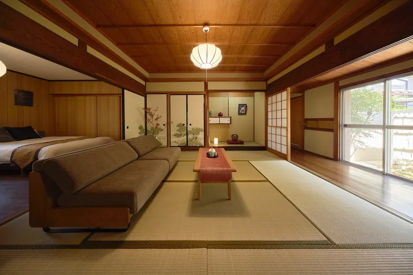 [Japanese Garden] 3 minutes from the station | Retro house with tatami mats 100㎡ | Maximum 11 people | 6 beds | Free parking | Namba 30 minutes - Image 1