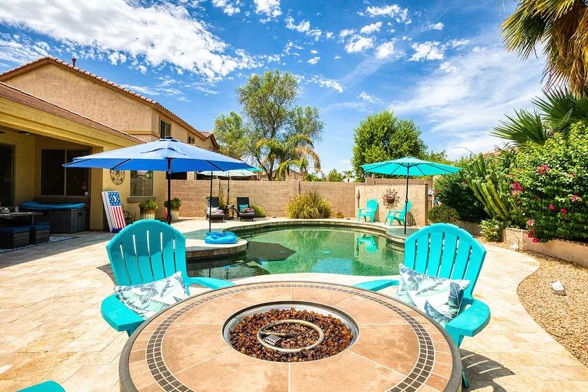 Close to Spring Tng/3 bathrm/4 bdrms/6 Beds(2king) - Image 1