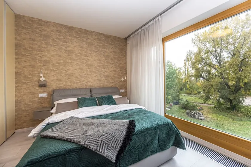 Luxury Riverside Residence with Parking, mobile AC - Image 1
