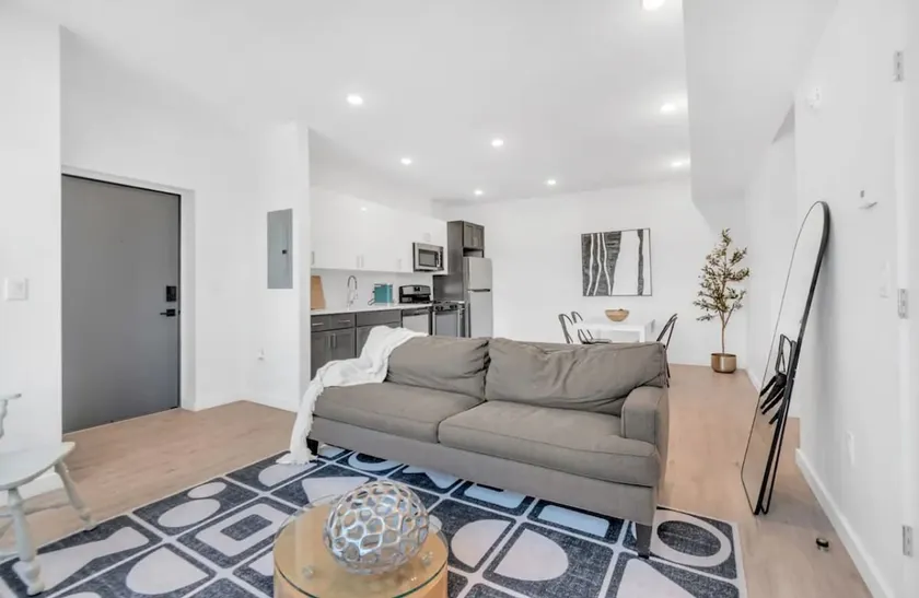 Stay | 1BR King l W/ Free Parking I Min fr NYC - Image 1