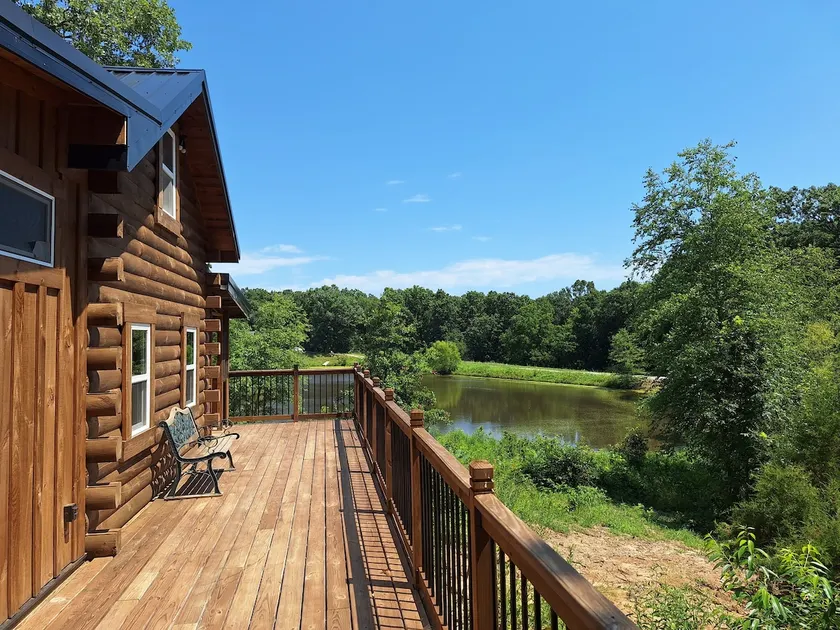 Rustic, Secluded log cabin w/ lake - Image 1