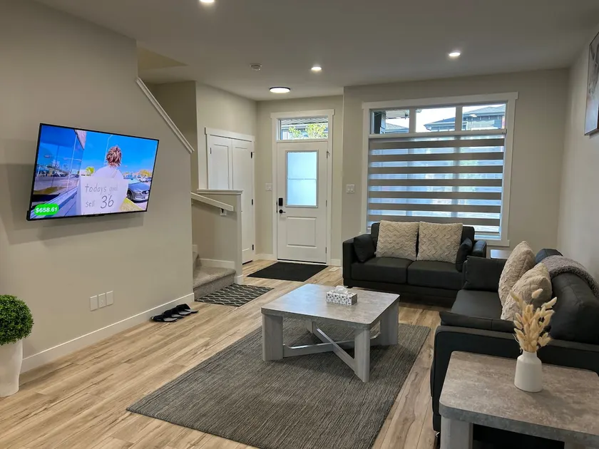 Stylish 3 bedroom home in Regina - Image 1