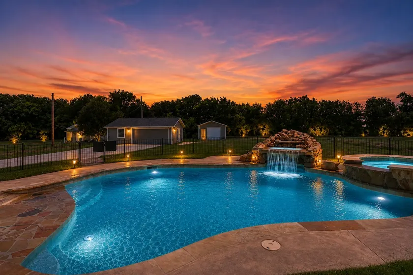 McKinney Private Guesthouse Pool • Smart TV • WiFi - Image 1