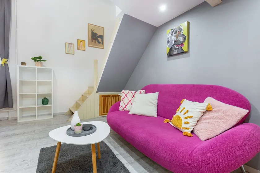Quiet Cozy Art Apartment - City Center, Near Metro - Image 1