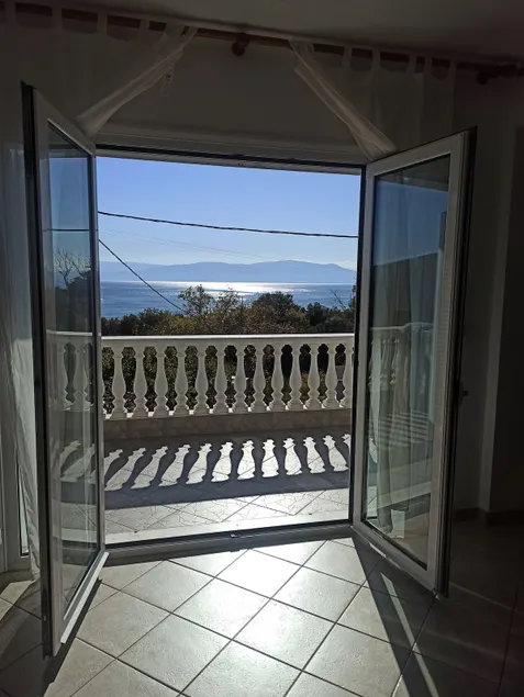 Sea View Apt • Panoramic Views. Steps to sea. - Image 1